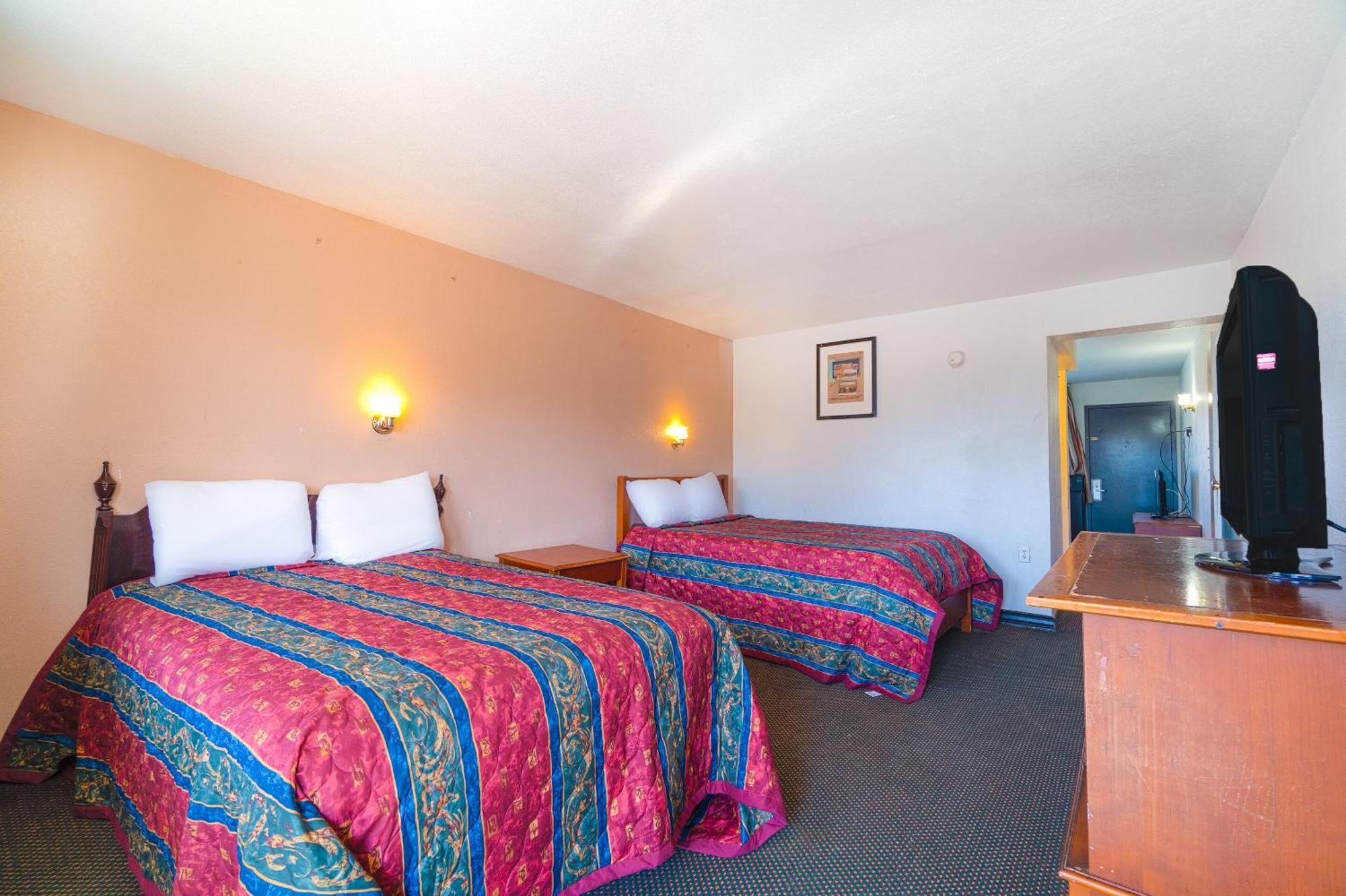 Castle Inn & Suites By Oyo Chickasha Esterno foto