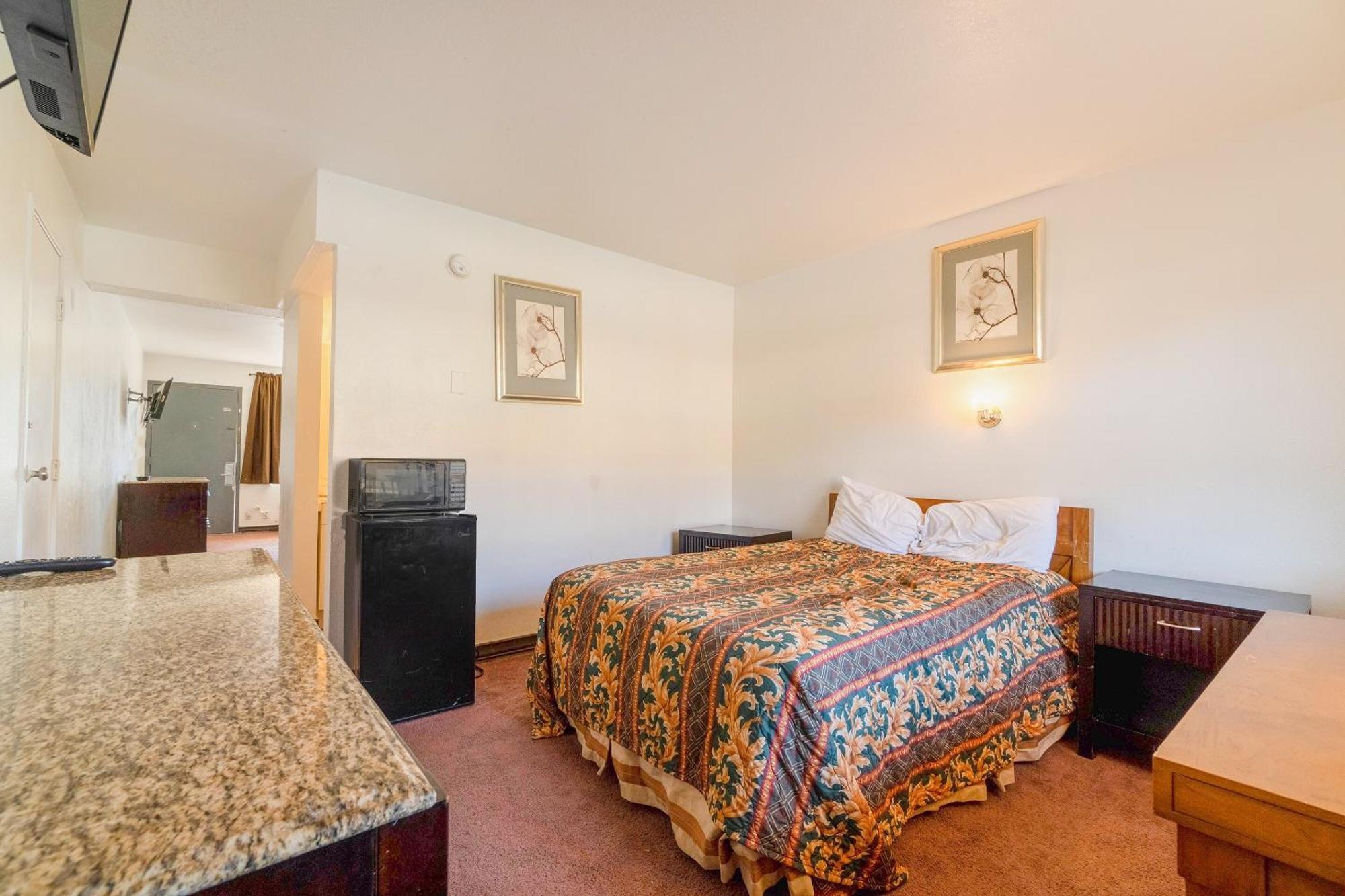 Castle Inn & Suites By Oyo Chickasha Esterno foto