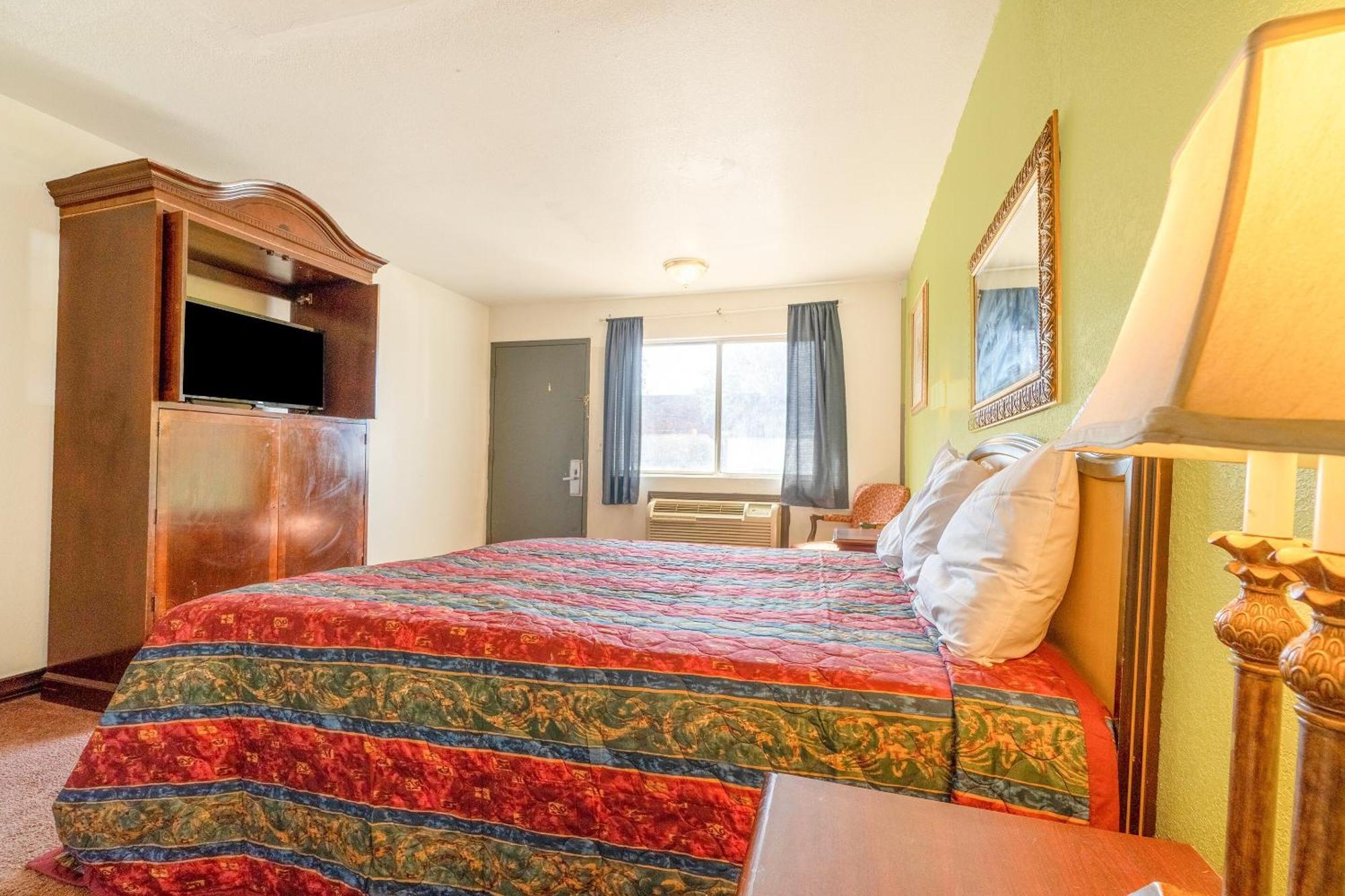 Castle Inn & Suites By Oyo Chickasha Esterno foto