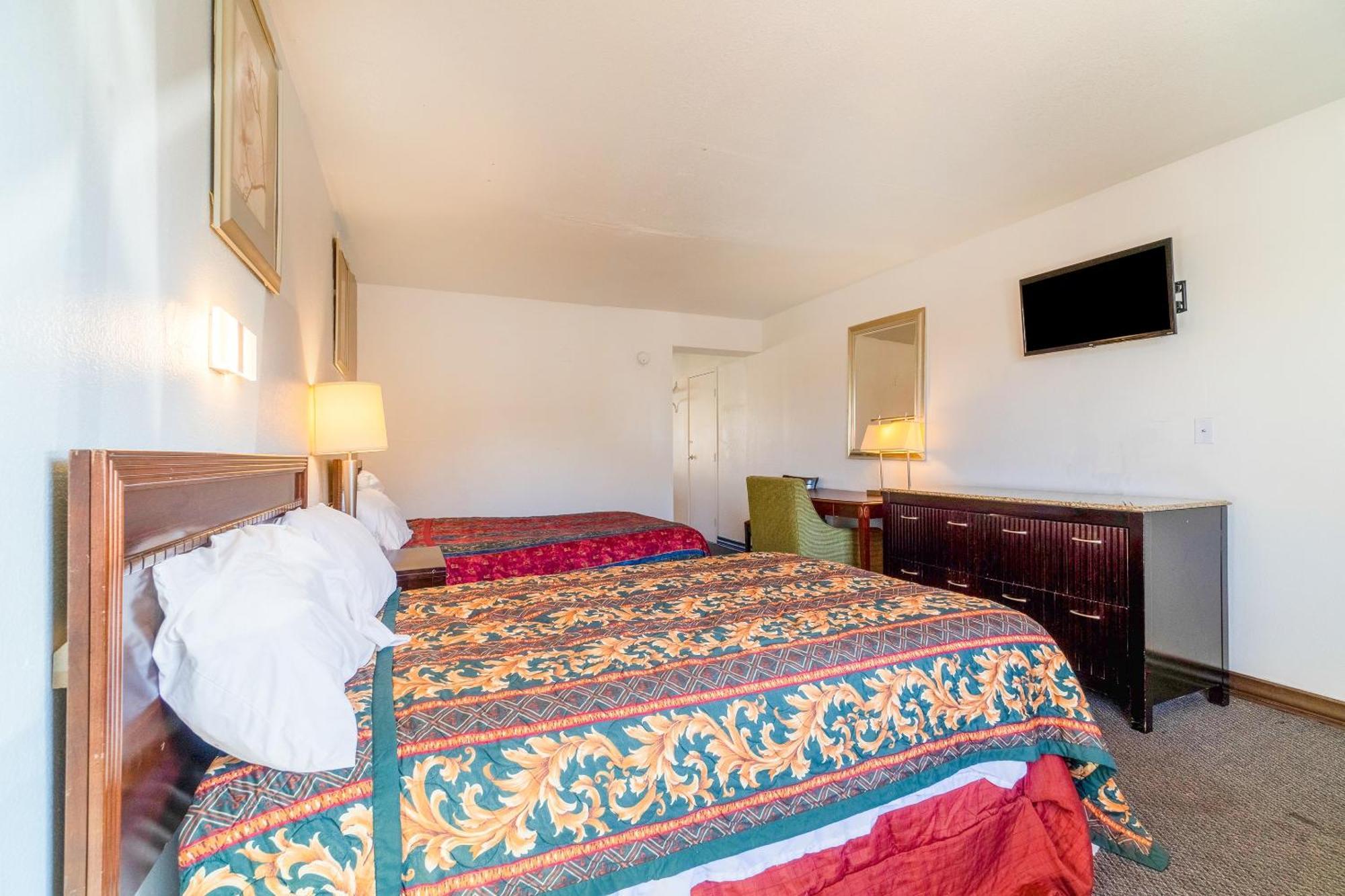Castle Inn & Suites By Oyo Chickasha Esterno foto