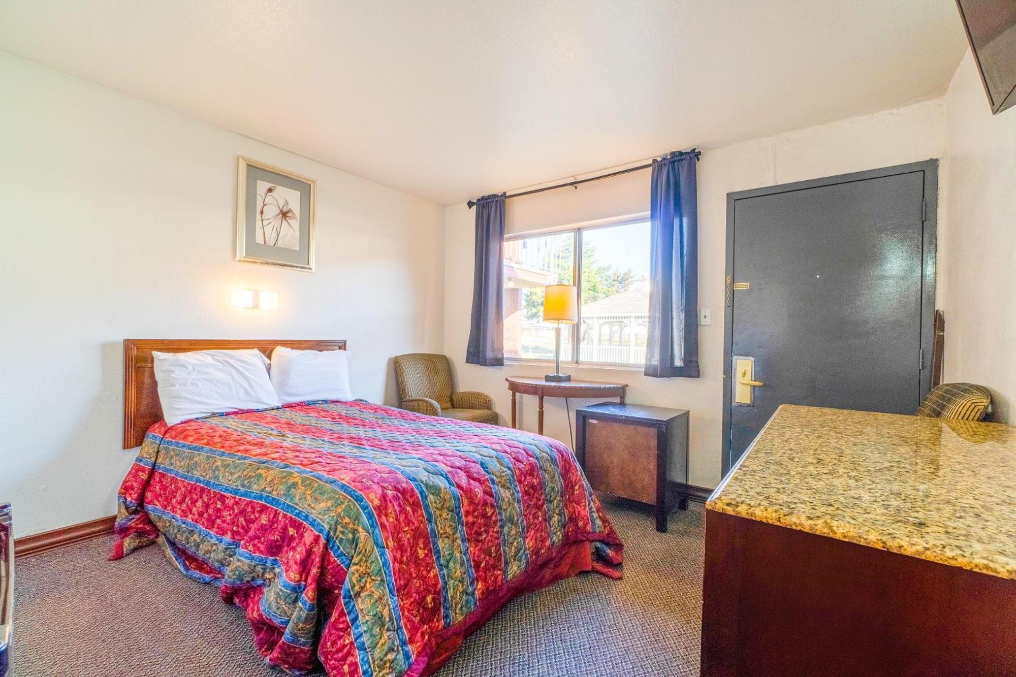 Castle Inn & Suites By Oyo Chickasha Esterno foto