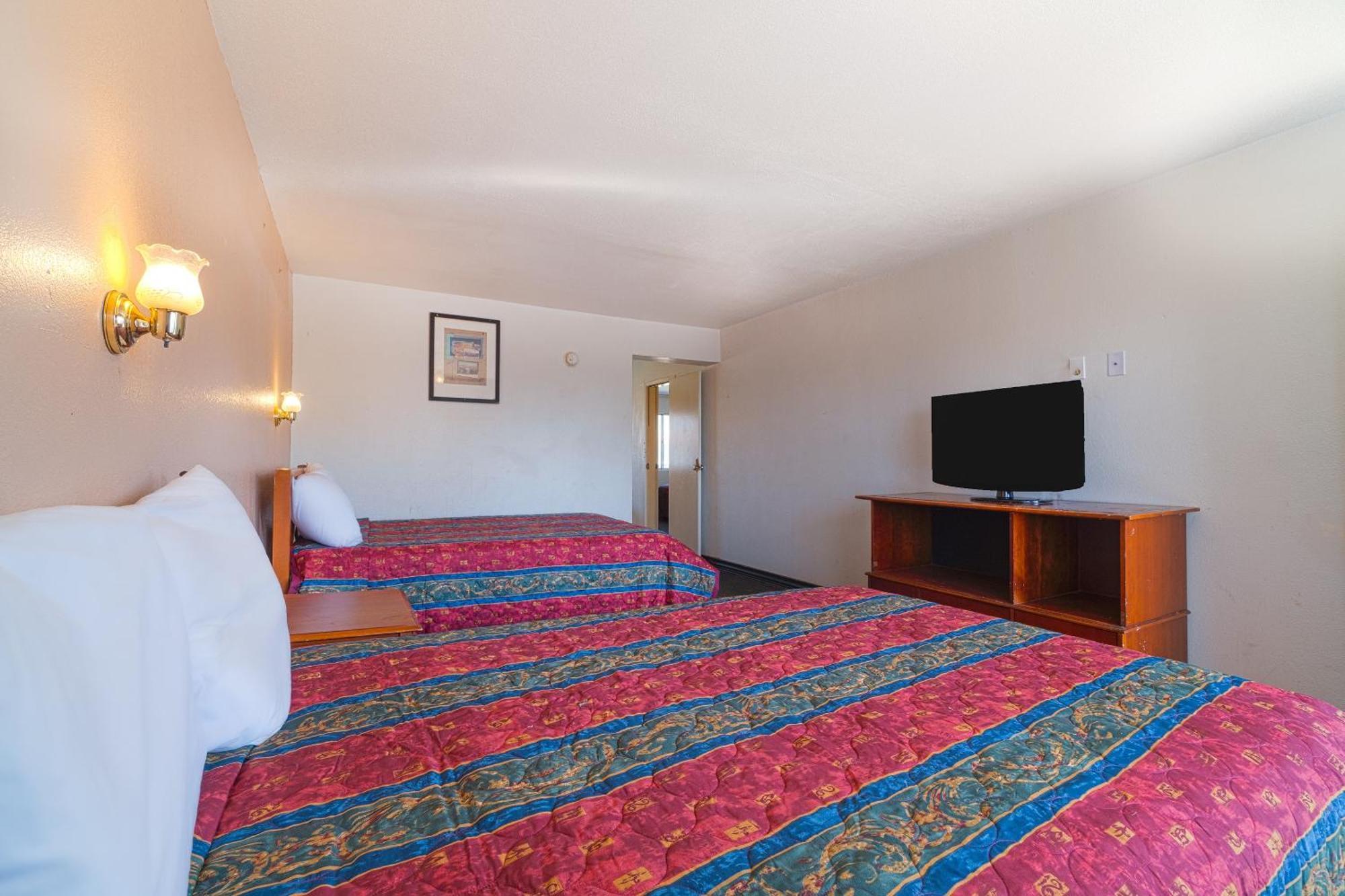 Castle Inn & Suites By Oyo Chickasha Esterno foto
