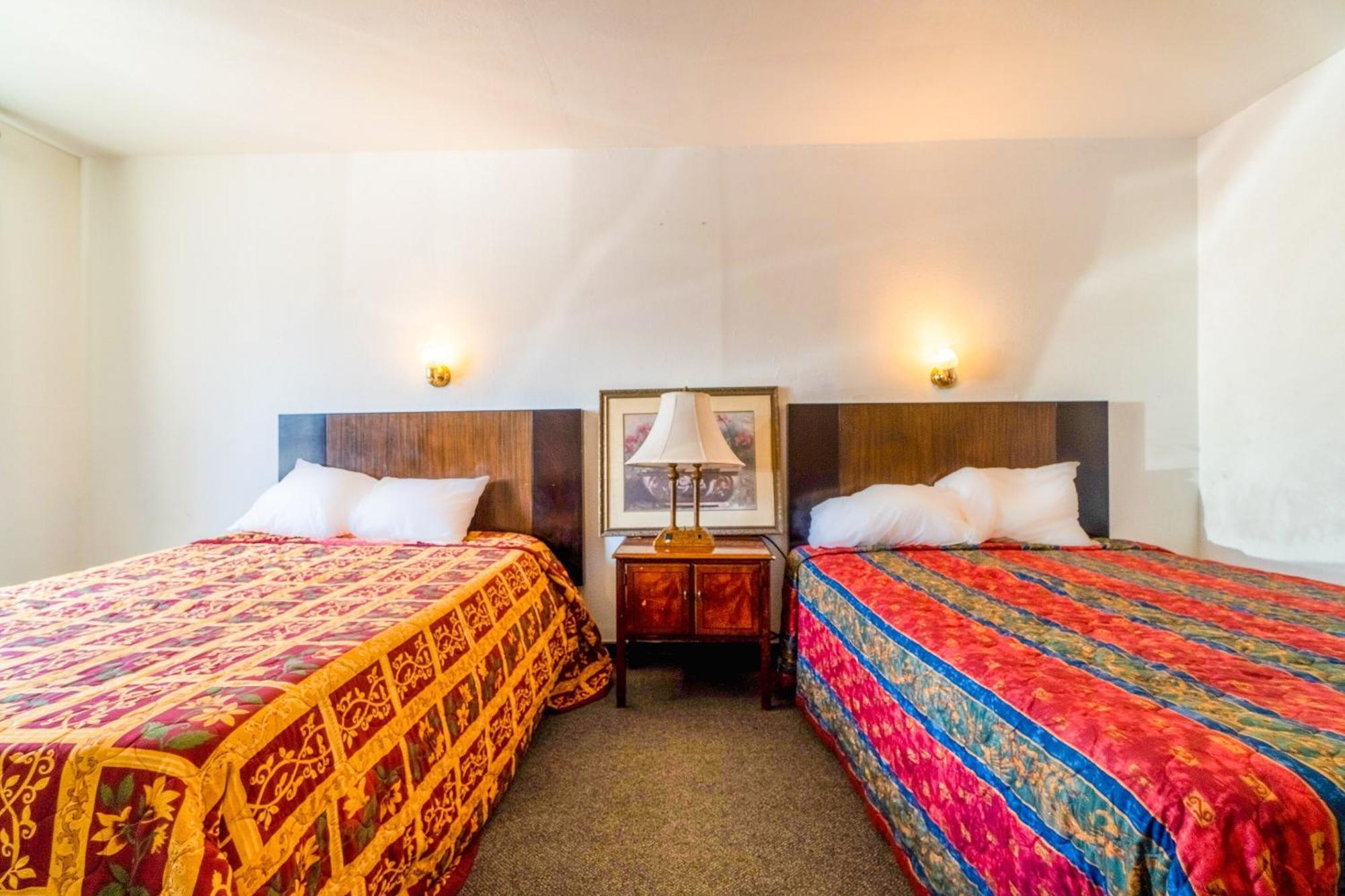 Castle Inn & Suites By Oyo Chickasha Esterno foto