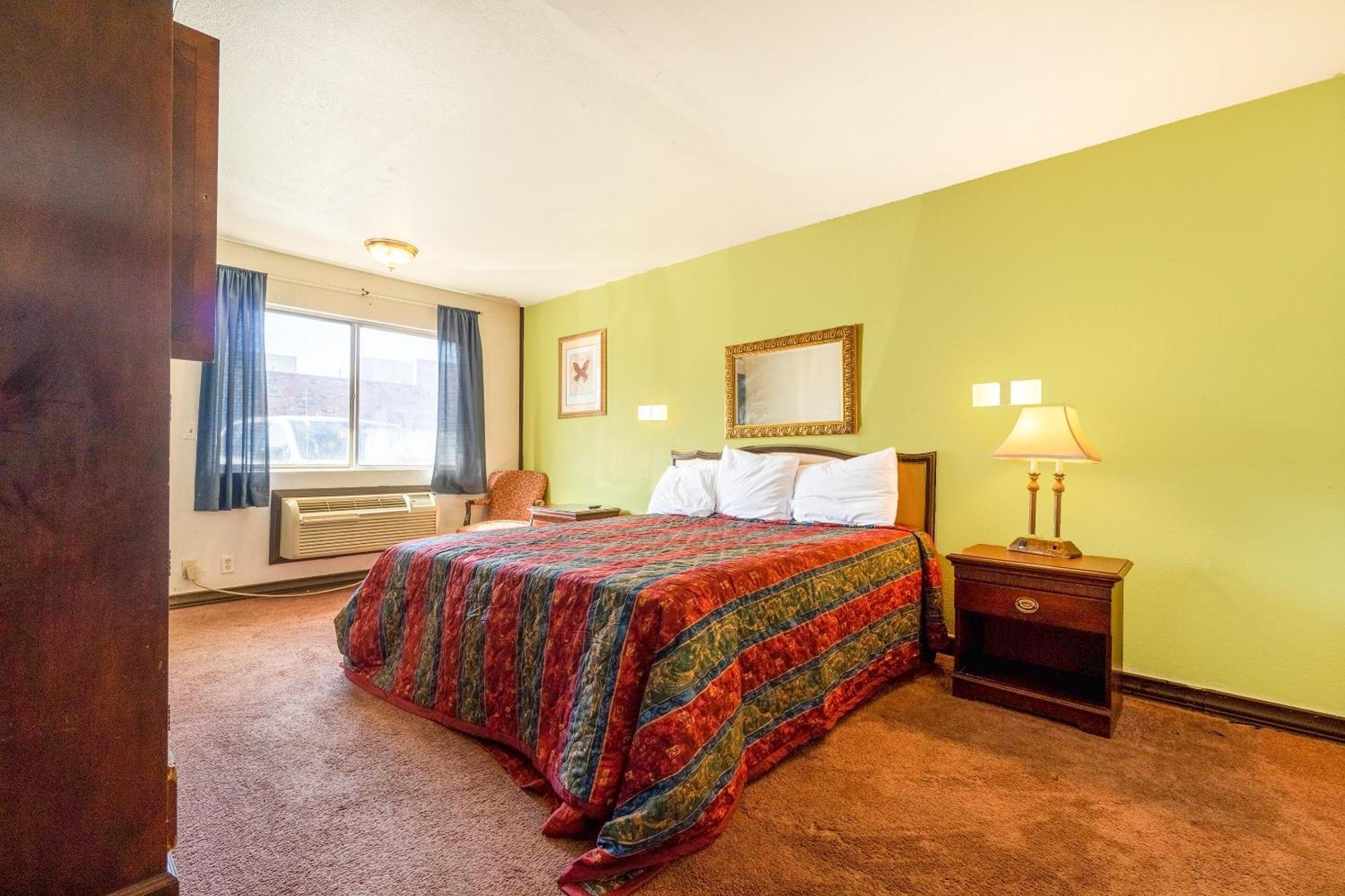 Castle Inn & Suites By Oyo Chickasha Esterno foto