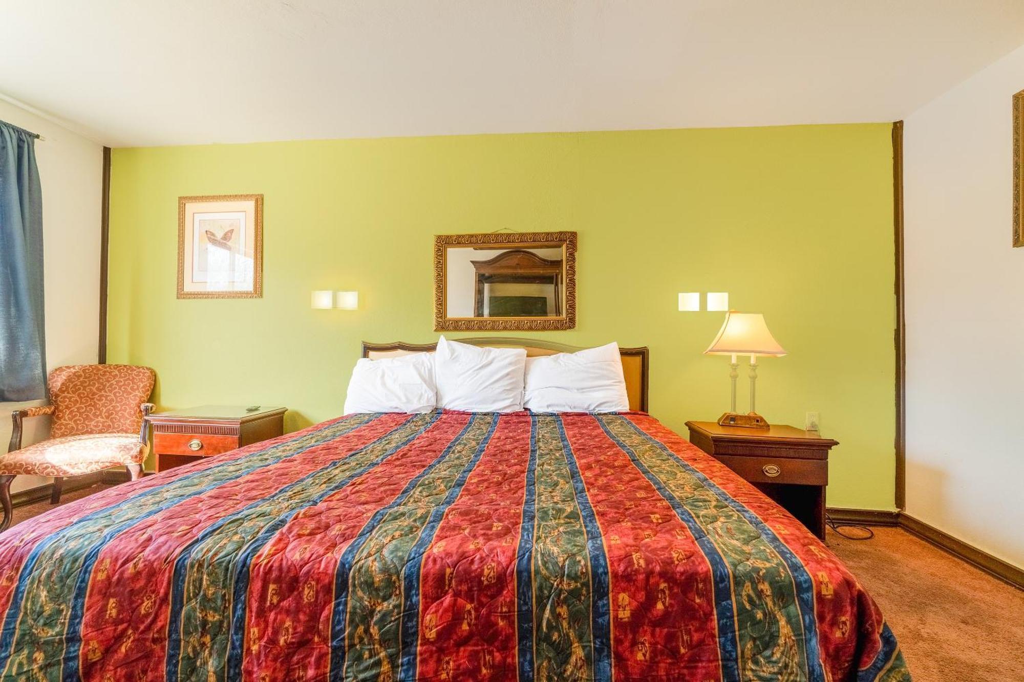 Castle Inn & Suites By Oyo Chickasha Esterno foto