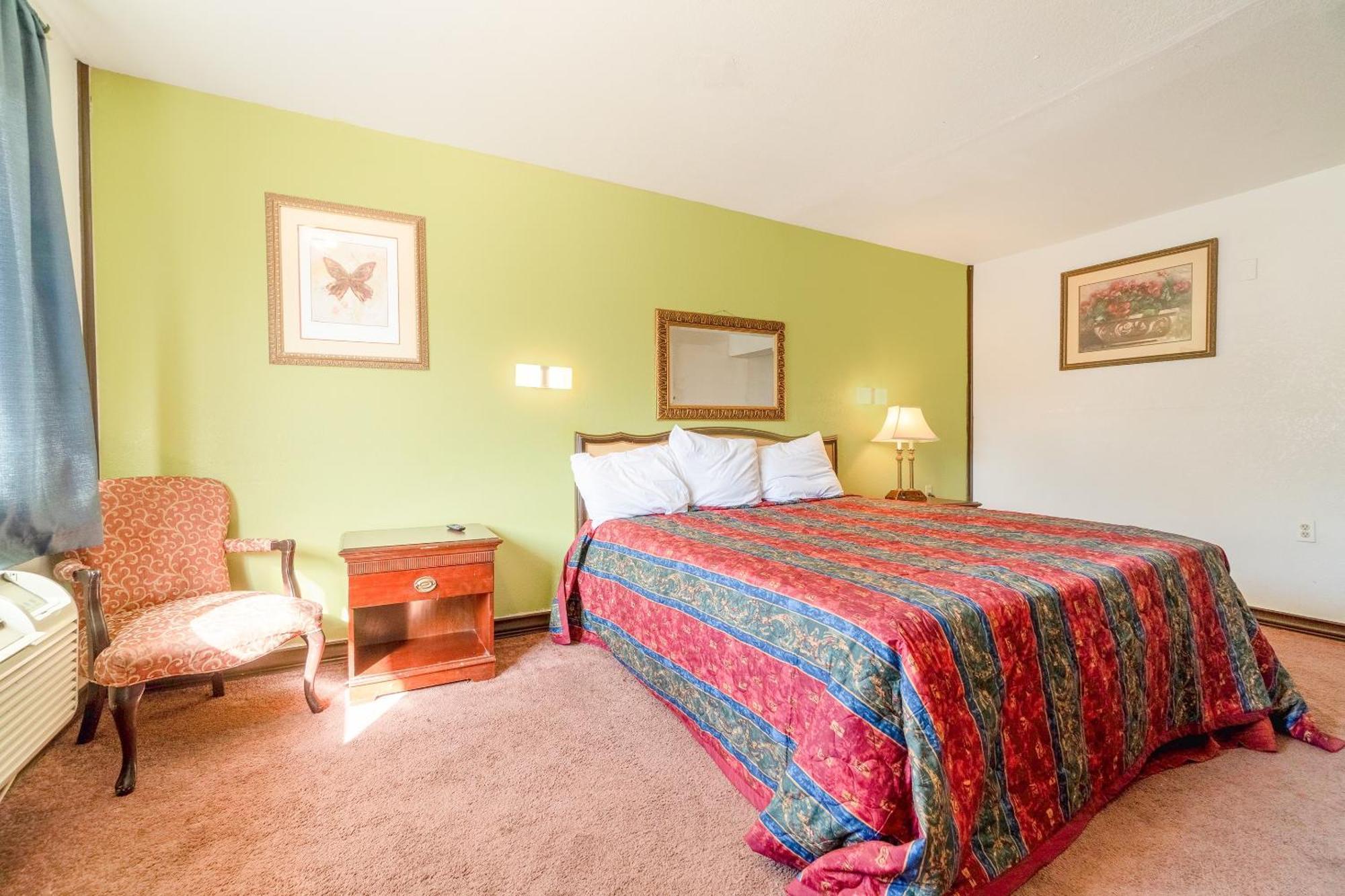 Castle Inn & Suites By Oyo Chickasha Esterno foto