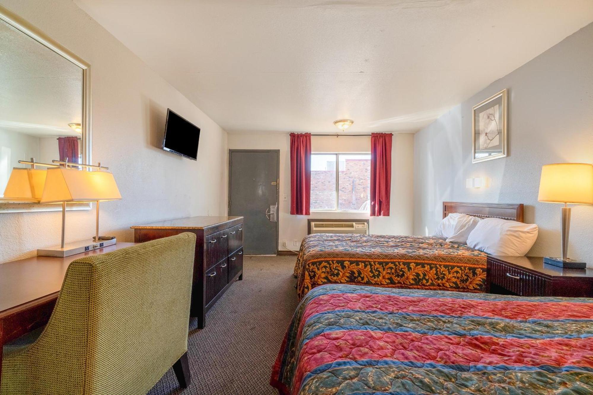 Castle Inn & Suites By Oyo Chickasha Esterno foto