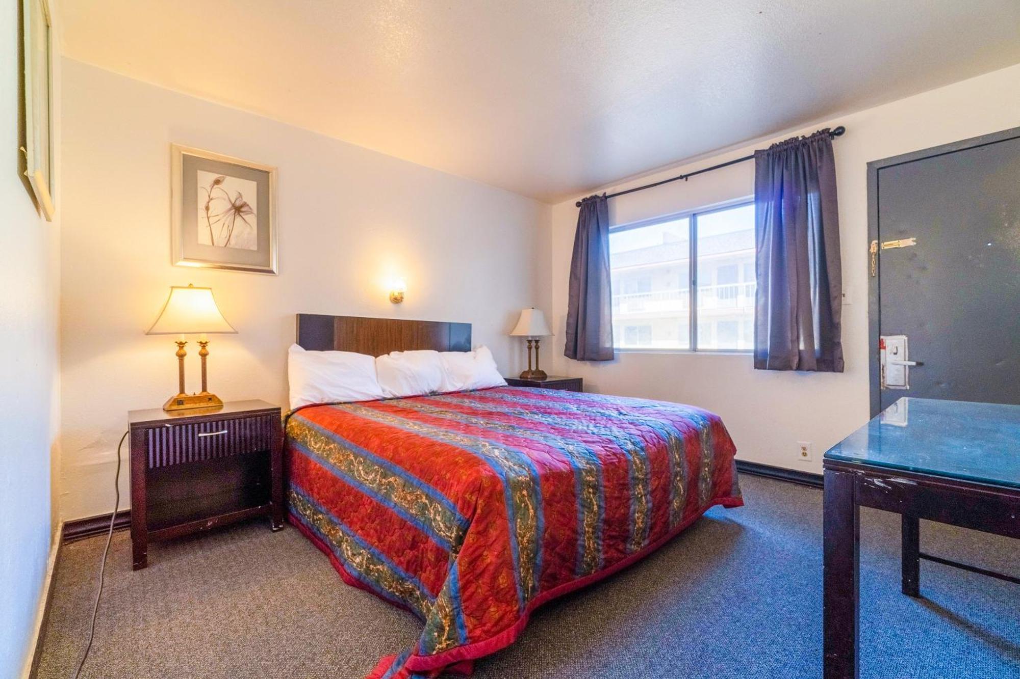 Castle Inn & Suites By Oyo Chickasha Esterno foto