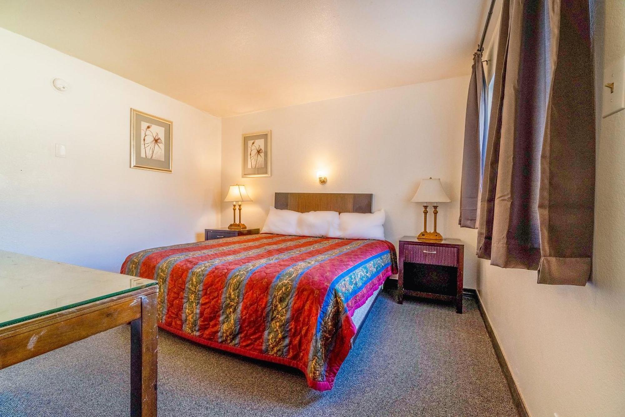 Castle Inn & Suites By Oyo Chickasha Esterno foto