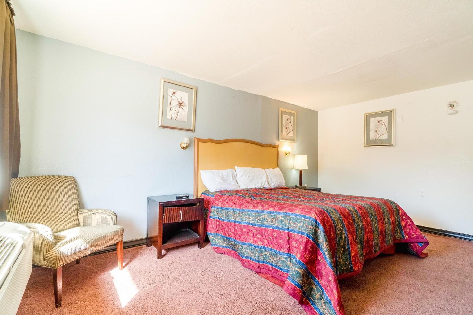 Castle Inn & Suites By Oyo Chickasha Esterno foto