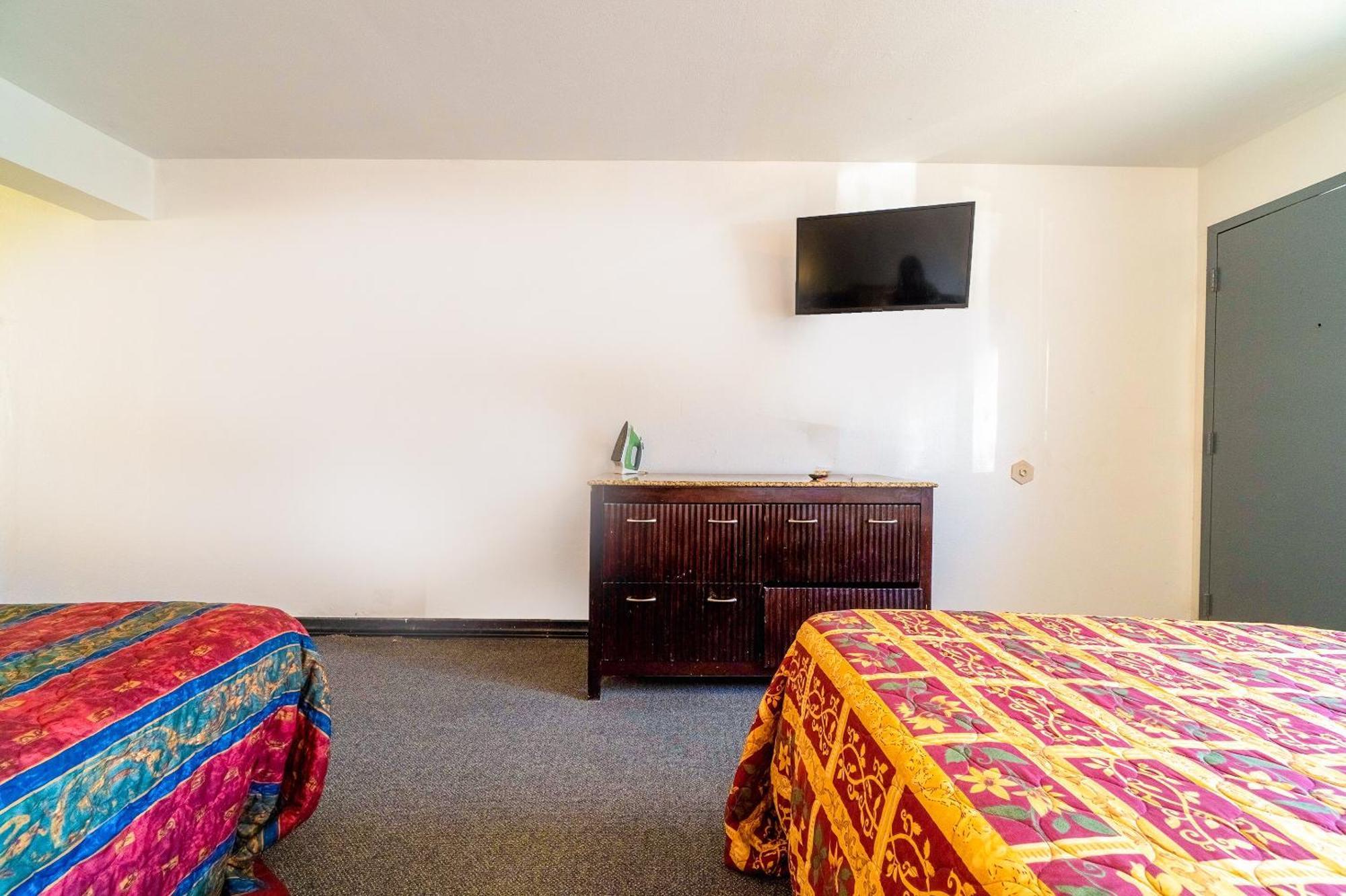 Castle Inn & Suites By Oyo Chickasha Esterno foto