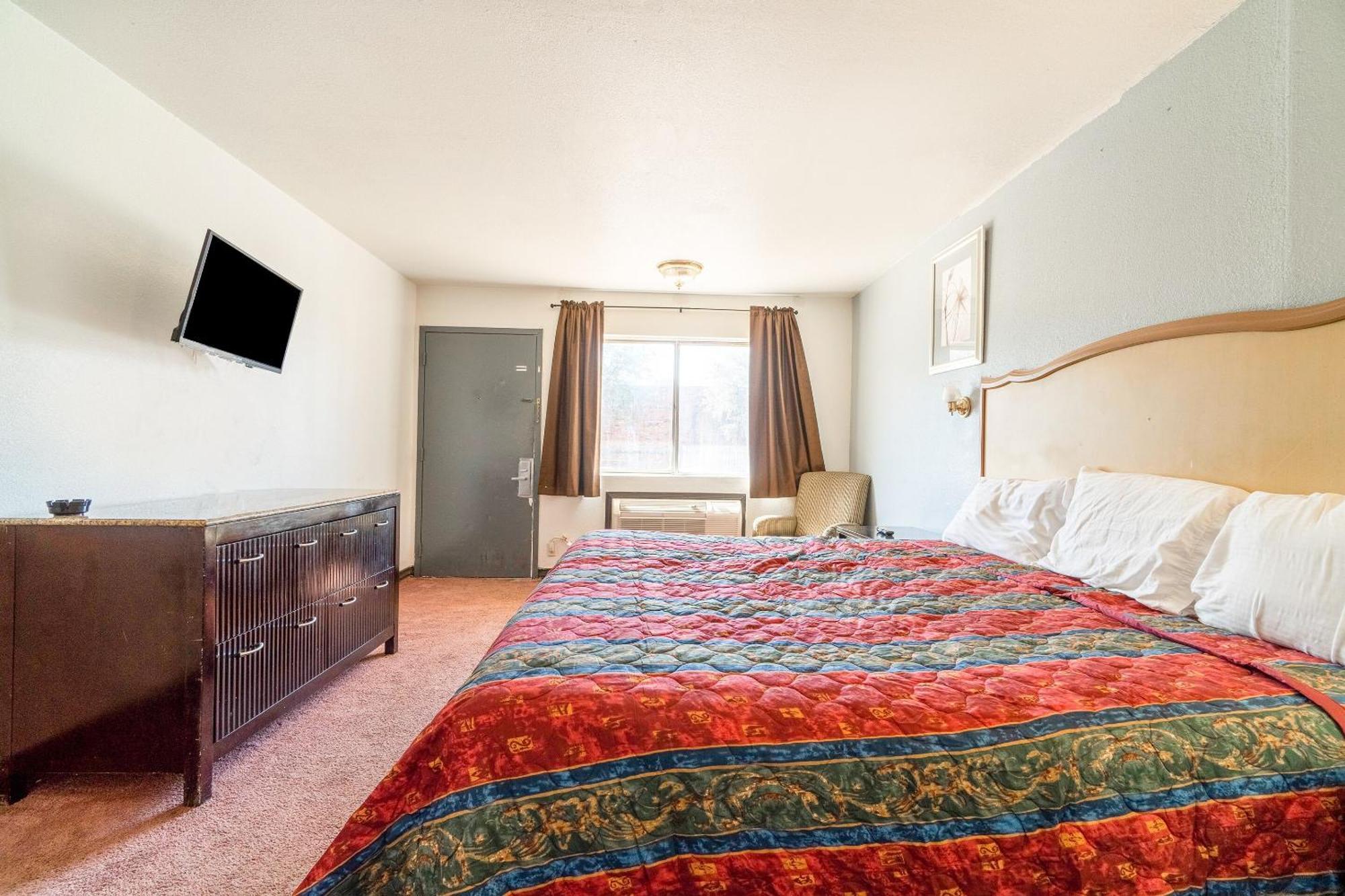 Castle Inn & Suites By Oyo Chickasha Esterno foto