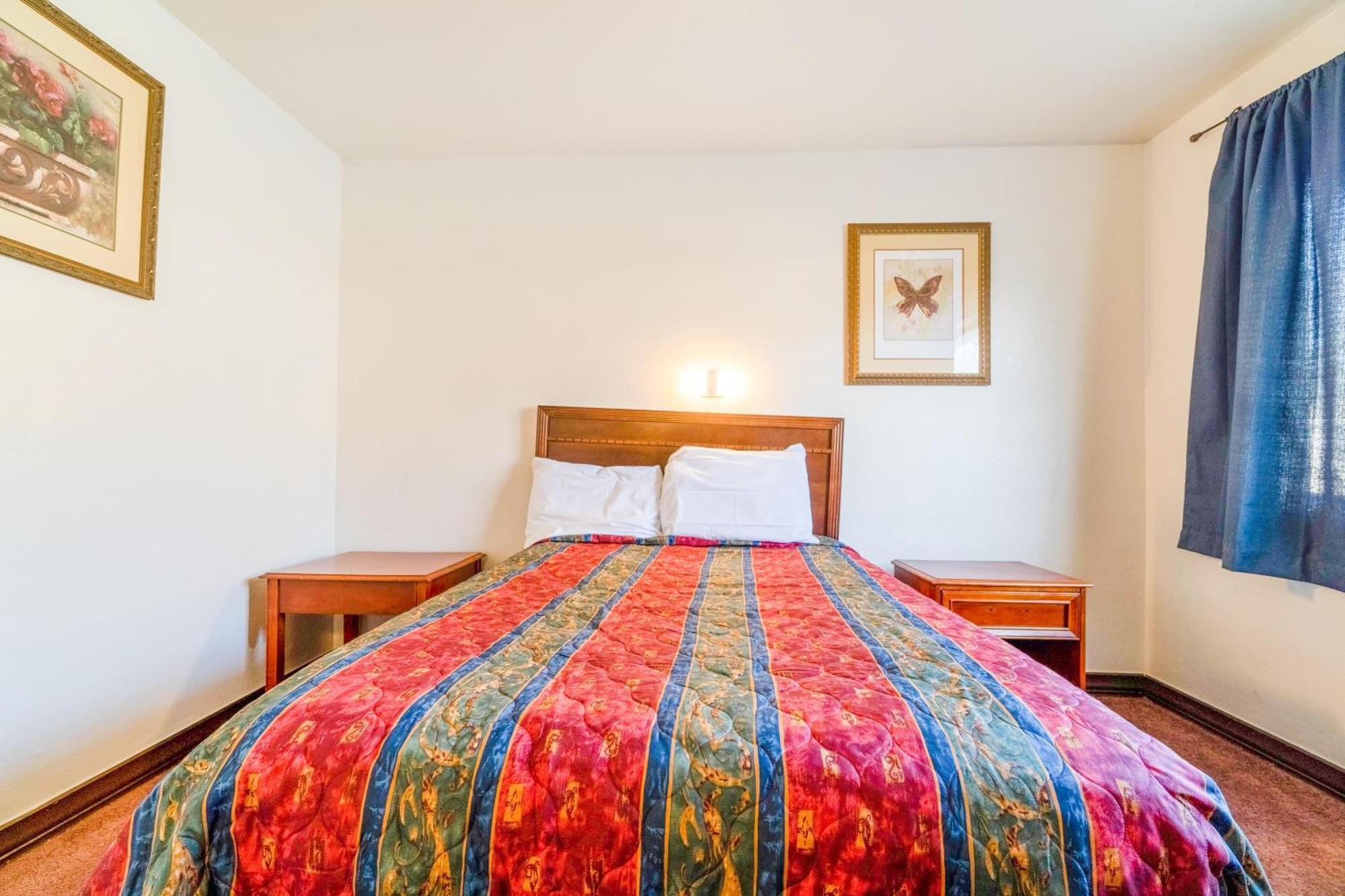 Castle Inn & Suites By Oyo Chickasha Esterno foto