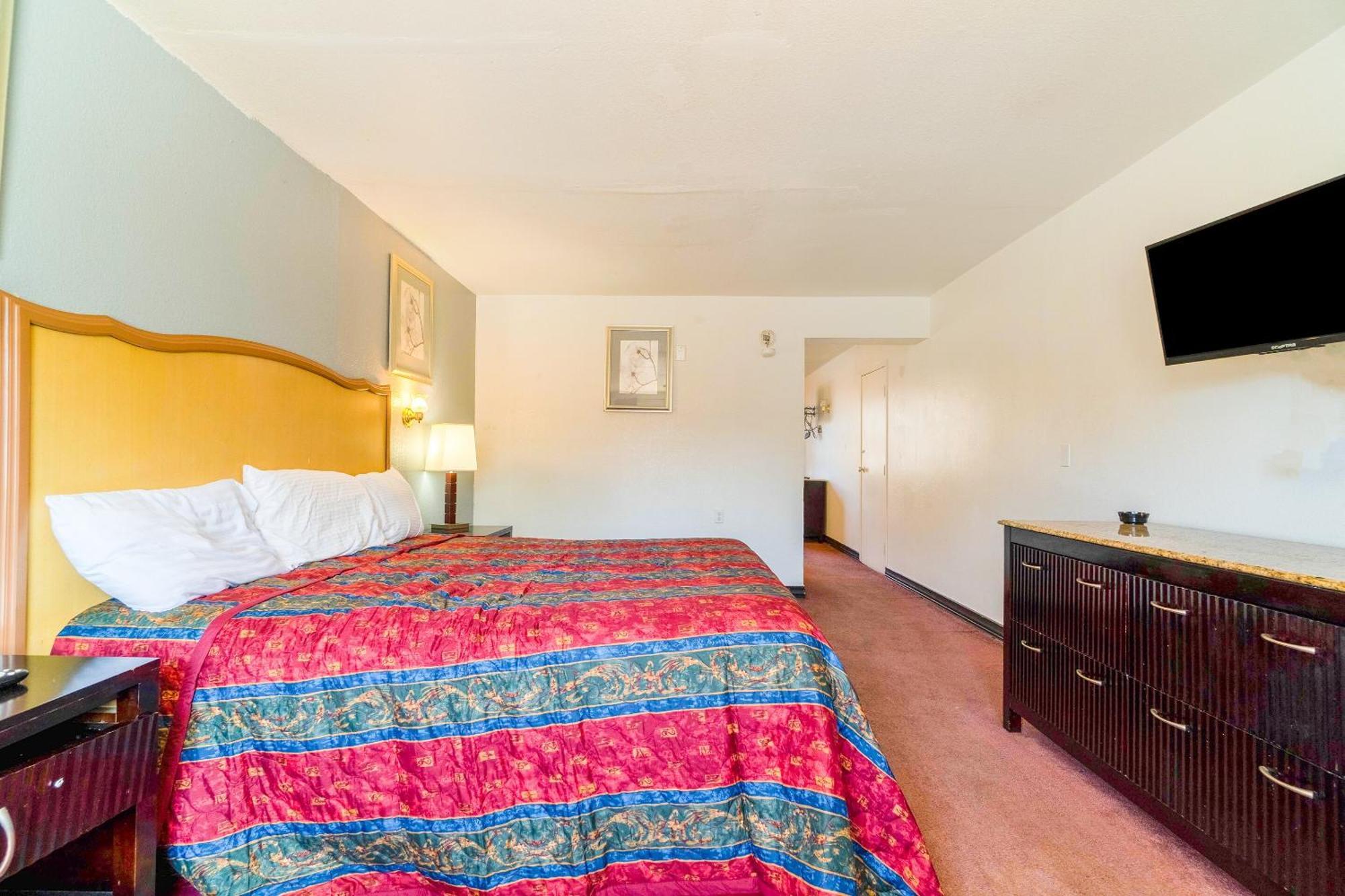 Castle Inn & Suites By Oyo Chickasha Esterno foto