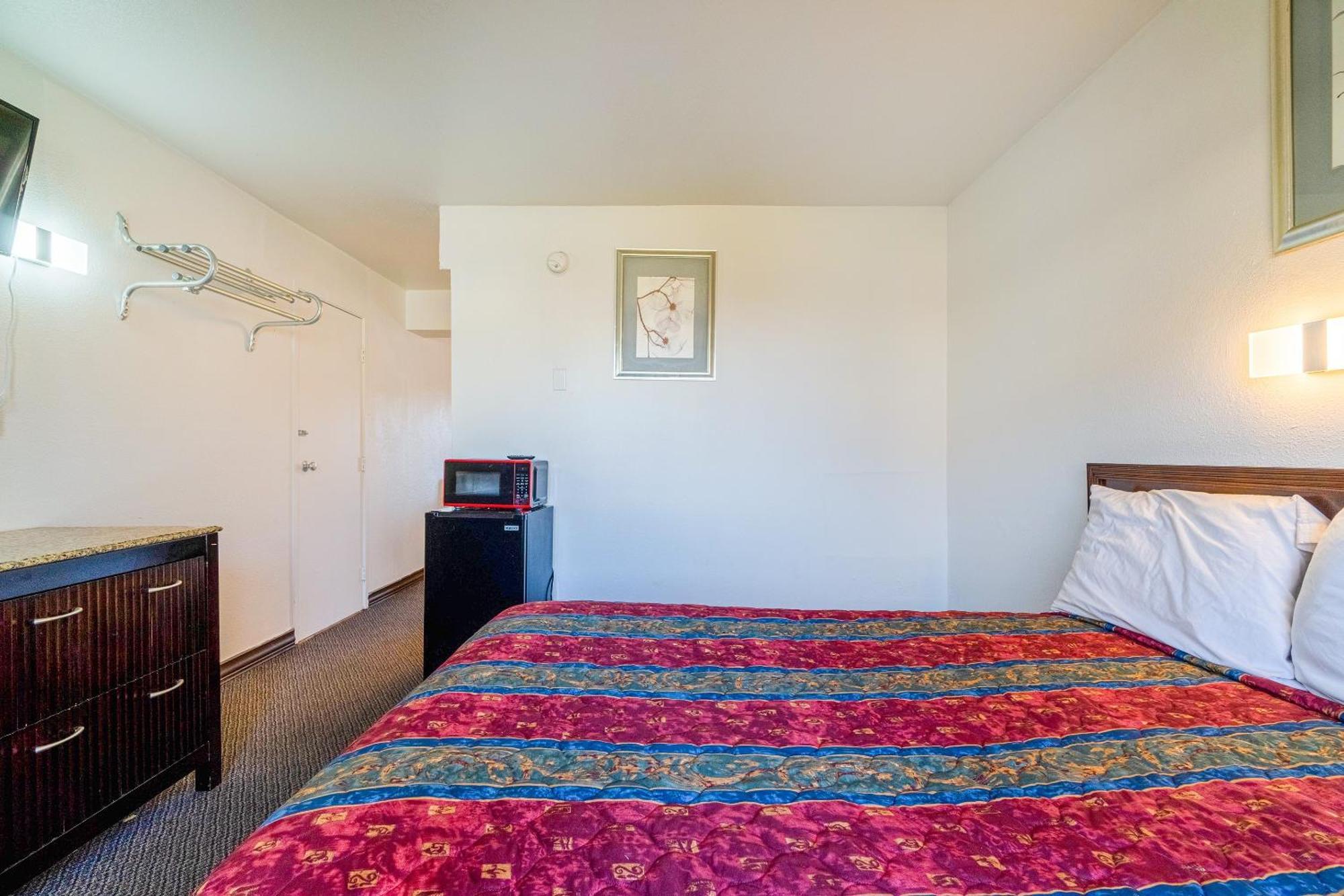 Castle Inn & Suites By Oyo Chickasha Esterno foto