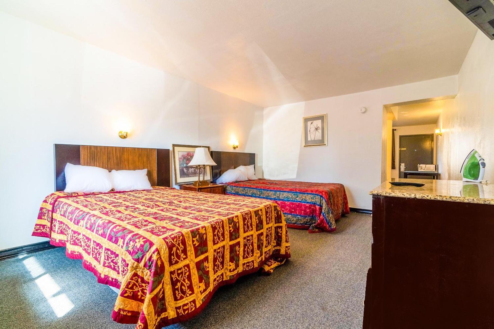 Castle Inn & Suites By Oyo Chickasha Esterno foto